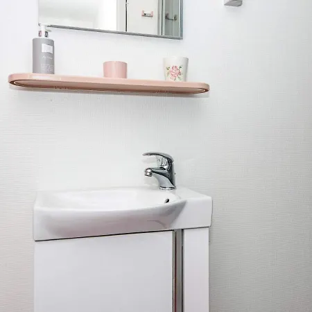 Panoramic Retreat-by Traum