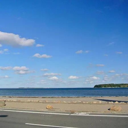 Panoramic Retreat-by Traum