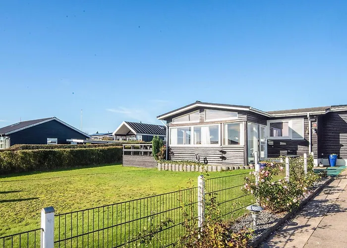 Panoramic Retreat-by Traum